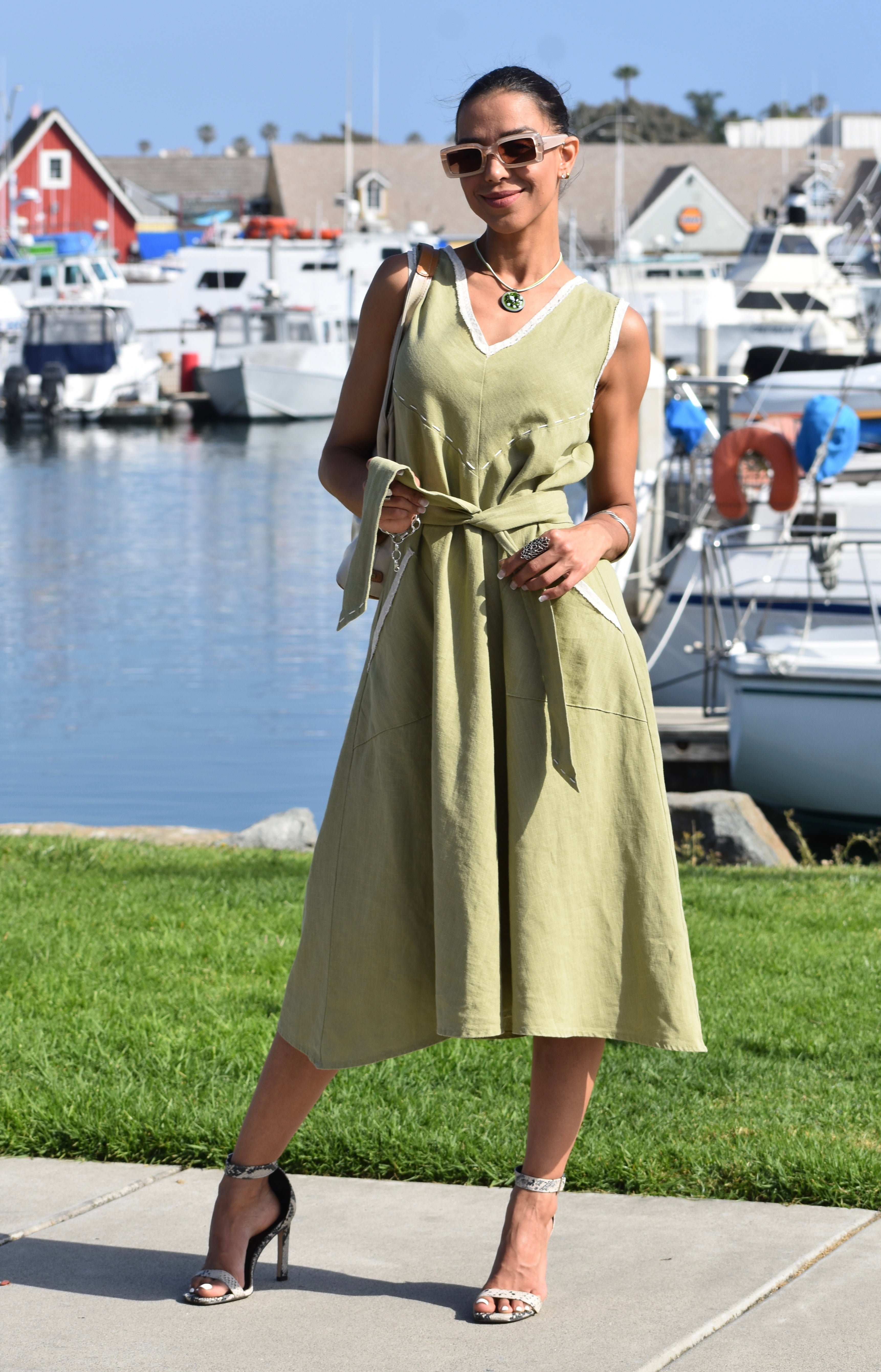PIC5OliveDressOutdoorShotDSC_1454.jpg